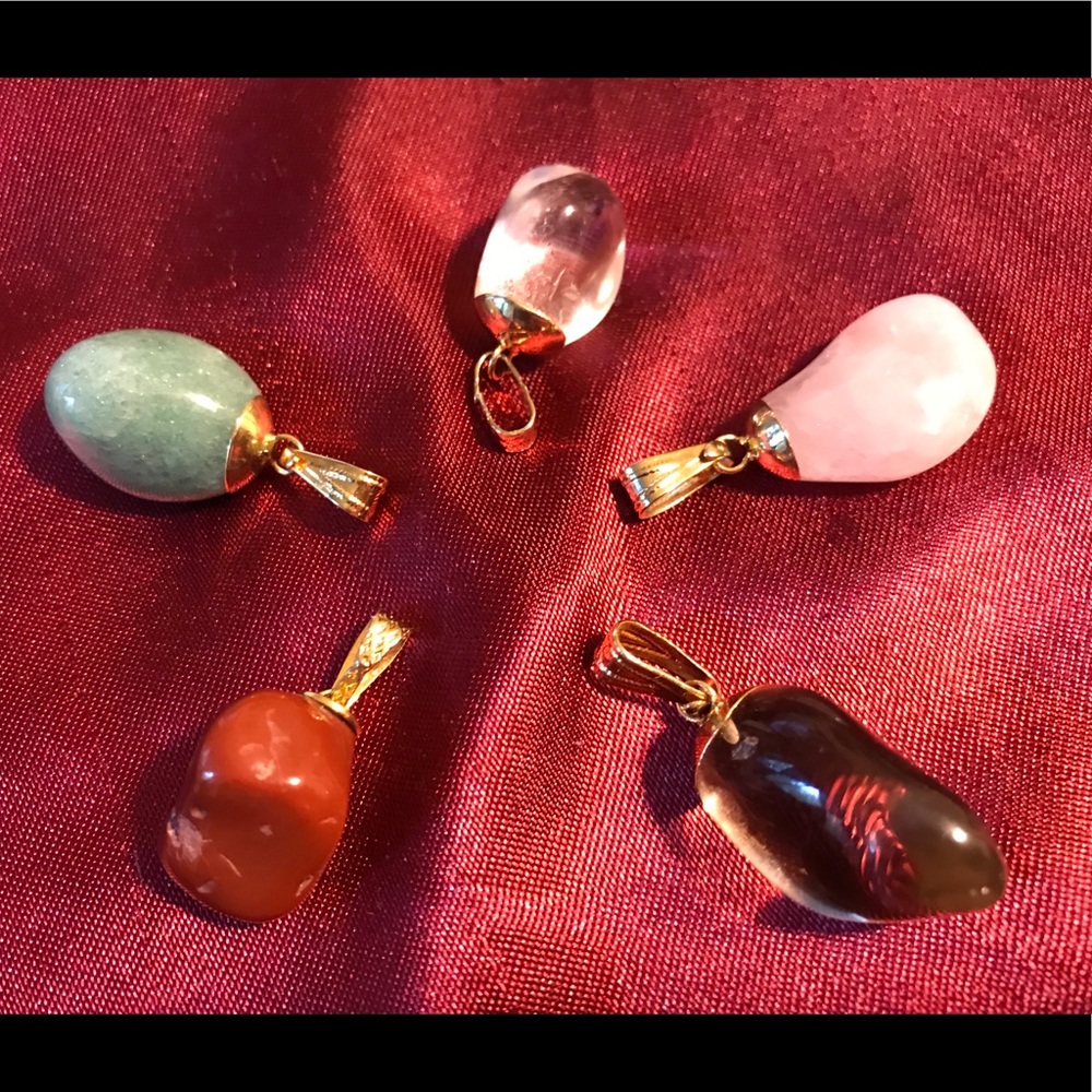🔆 Stunning gemstone pendants